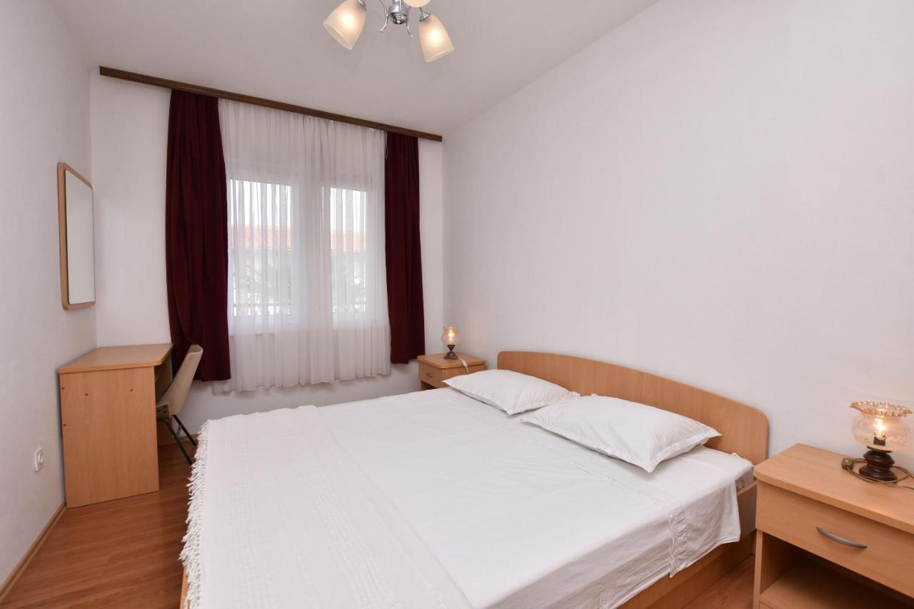 Apartments And Room Kiko Primošten Eksteriør bilde